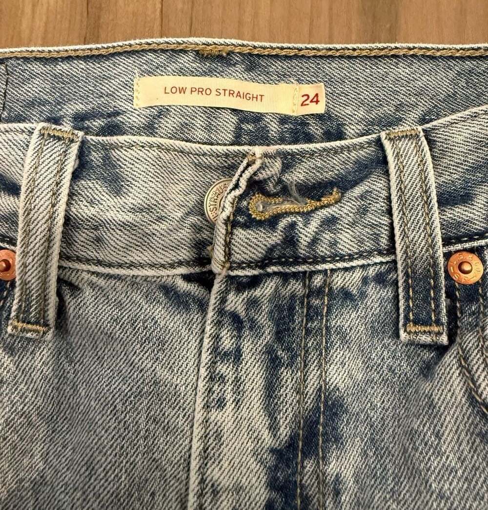 Levi's Low Pro Straight Leg Jeans Light Wash Size 24 - Picture 4 of 8